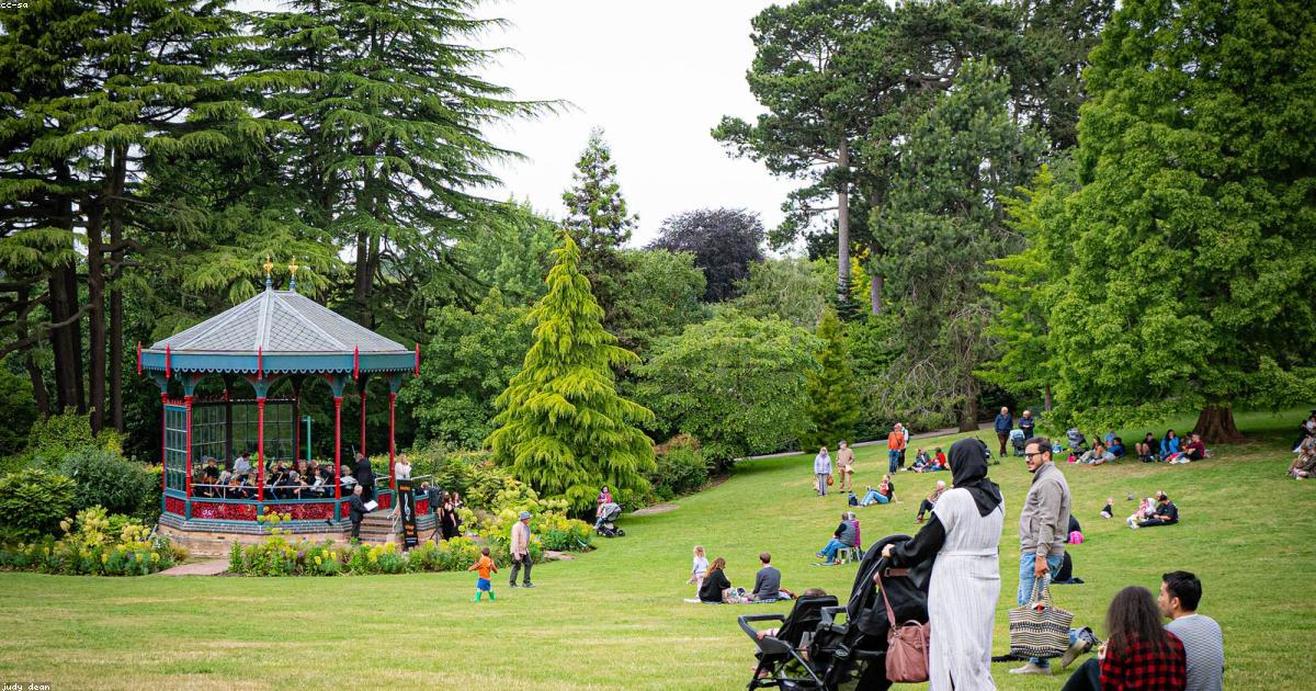 Ecoturismo e Conservação: O Caminho para Preservar as Riquezas Naturais do Brasil
