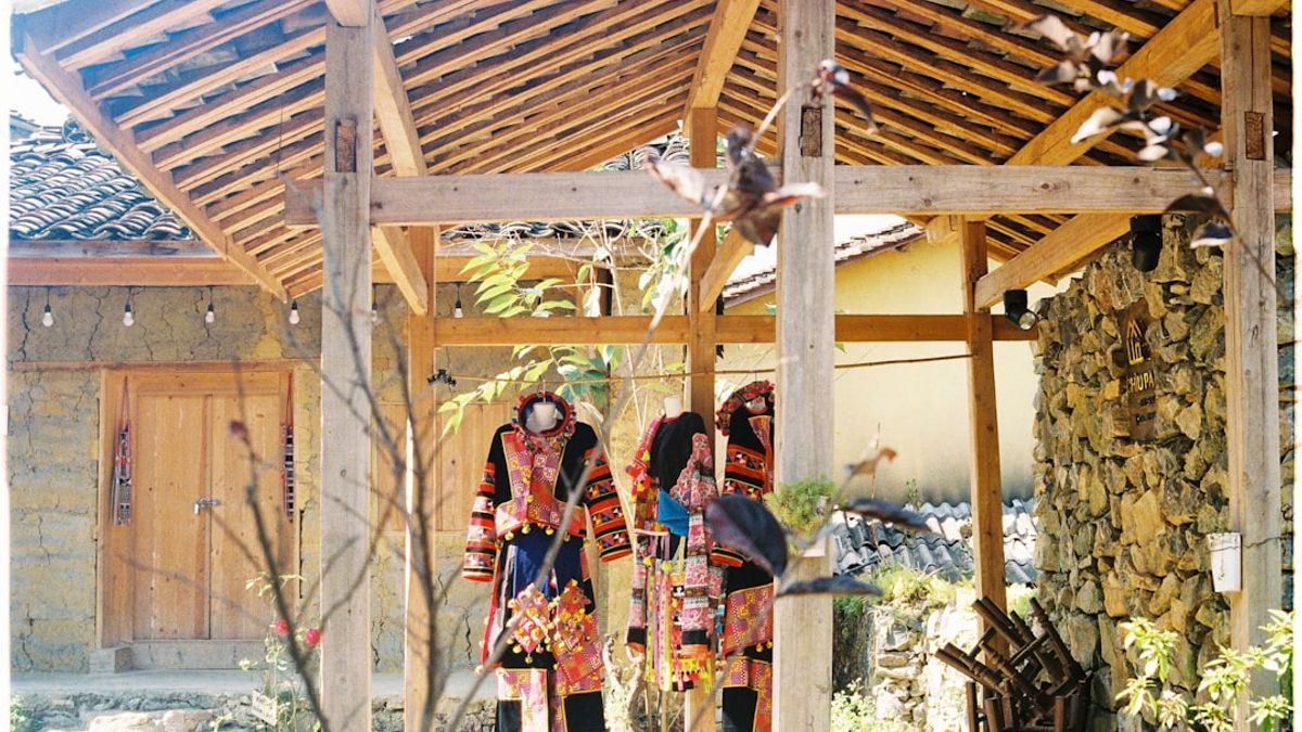 O turismo regenerativo no Brasil se apoia em três pilares fundamentais: natureza, comunidade e cultura.